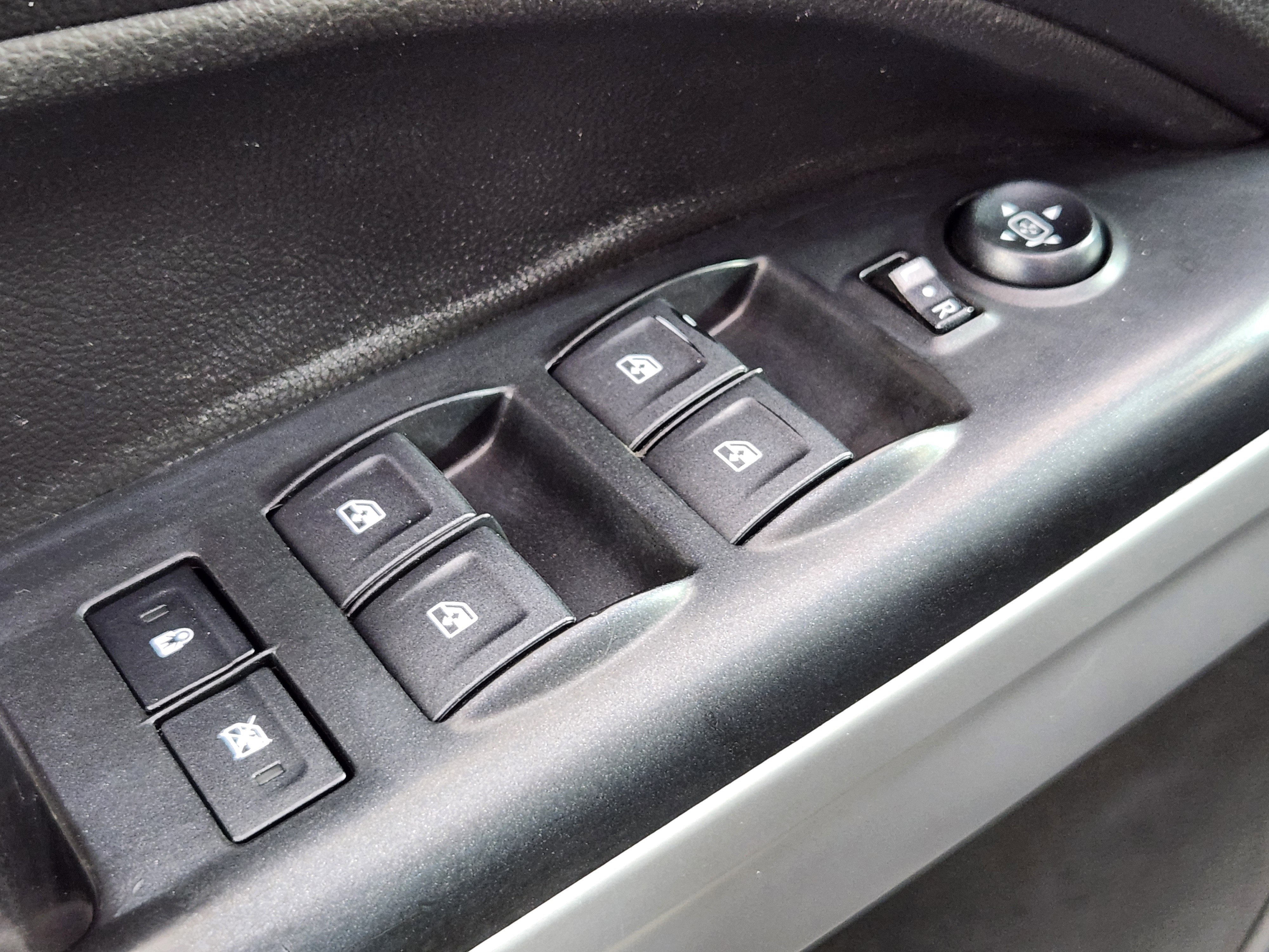 Used 2018 Chevrolet Colorado LT w/ Redline Special Edition AWD/4WD image 17