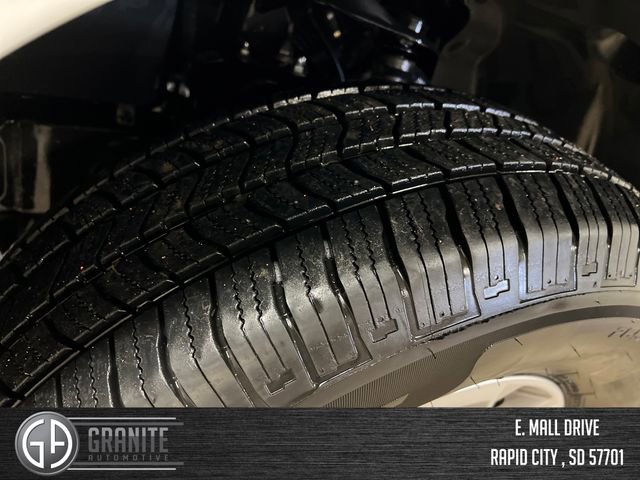 Used 2024 Nissan Frontier SV image 27