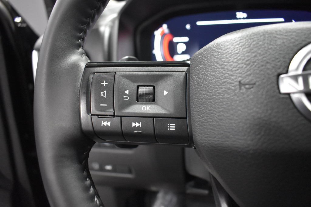 Used 2025 Nissan Rogue SL w/ Tech Package AWD/4WD image 32