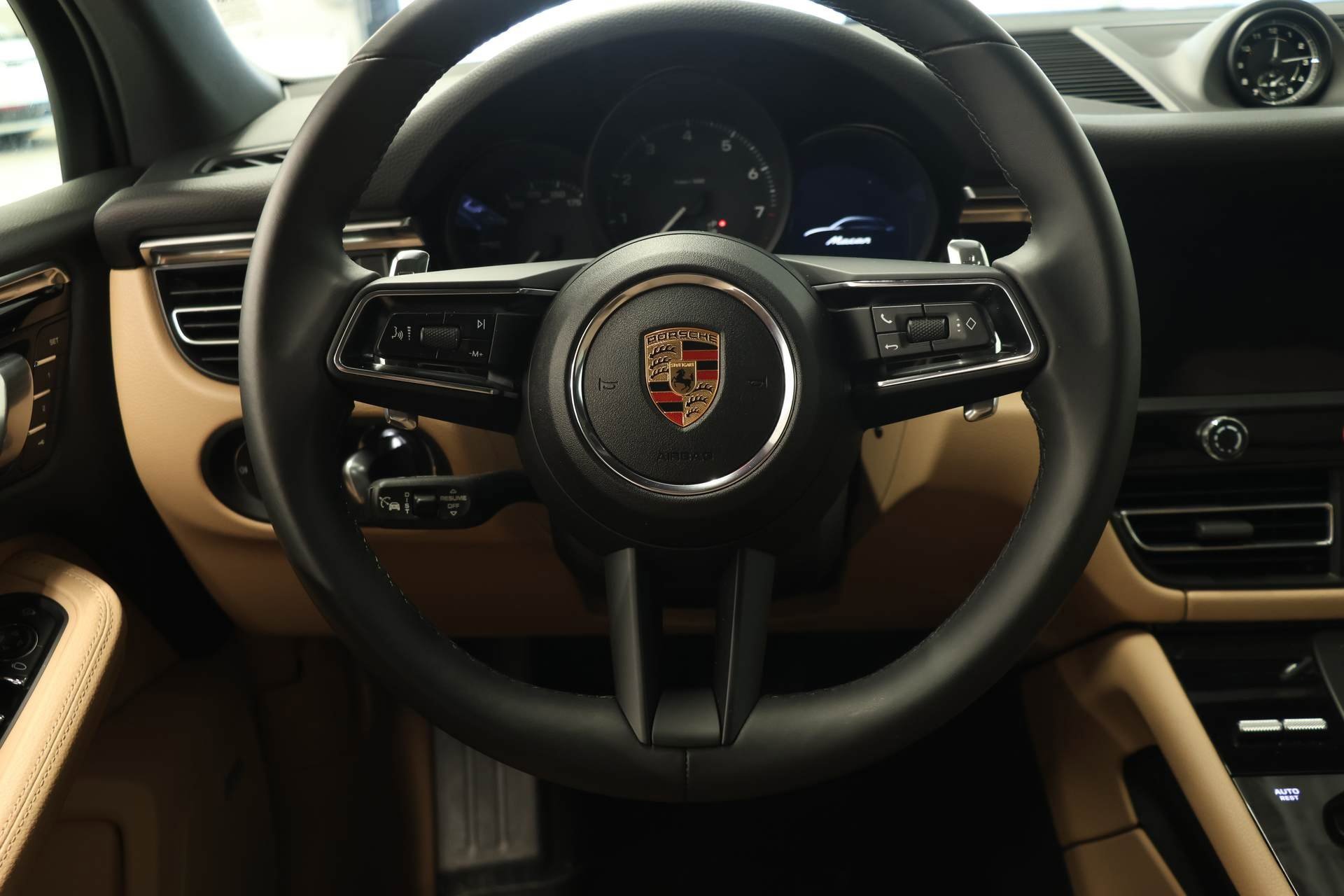 Used 2025 Porsche Macan image 12