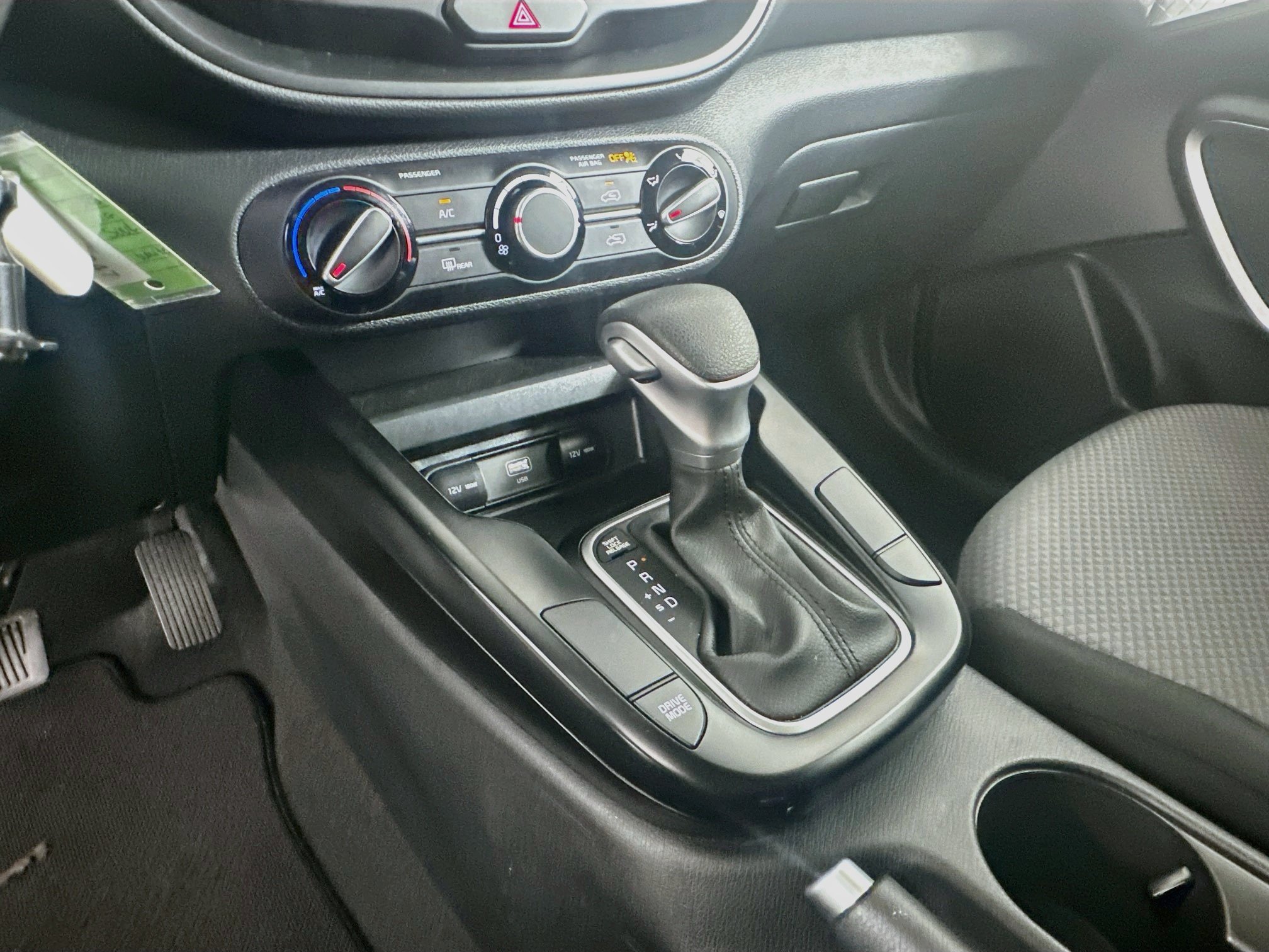 Used 2025 Kia Soul LX w/ LX Technology Package FWD image 24
