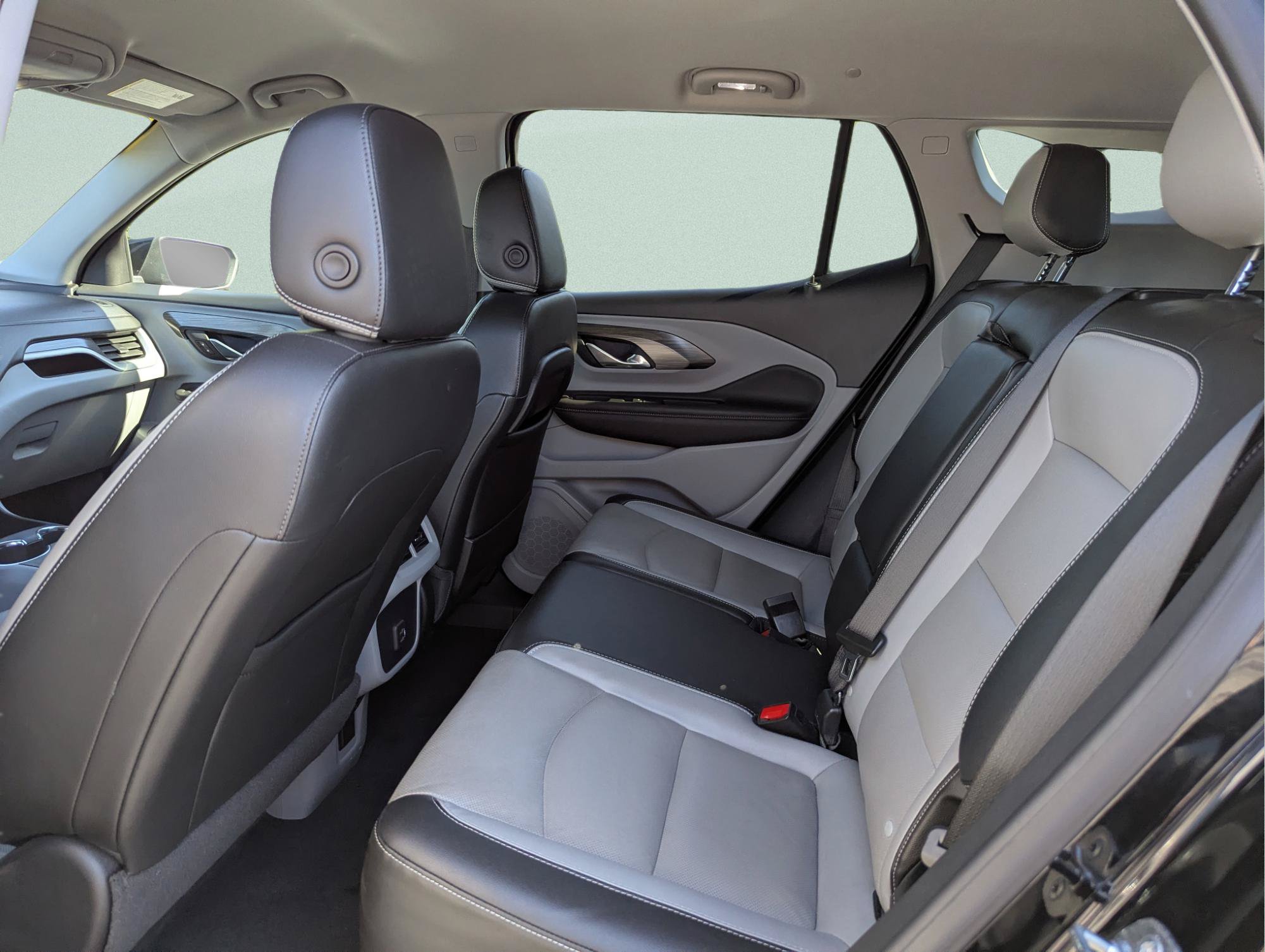 Used 2024 GMC Terrain SLT FWD image 34