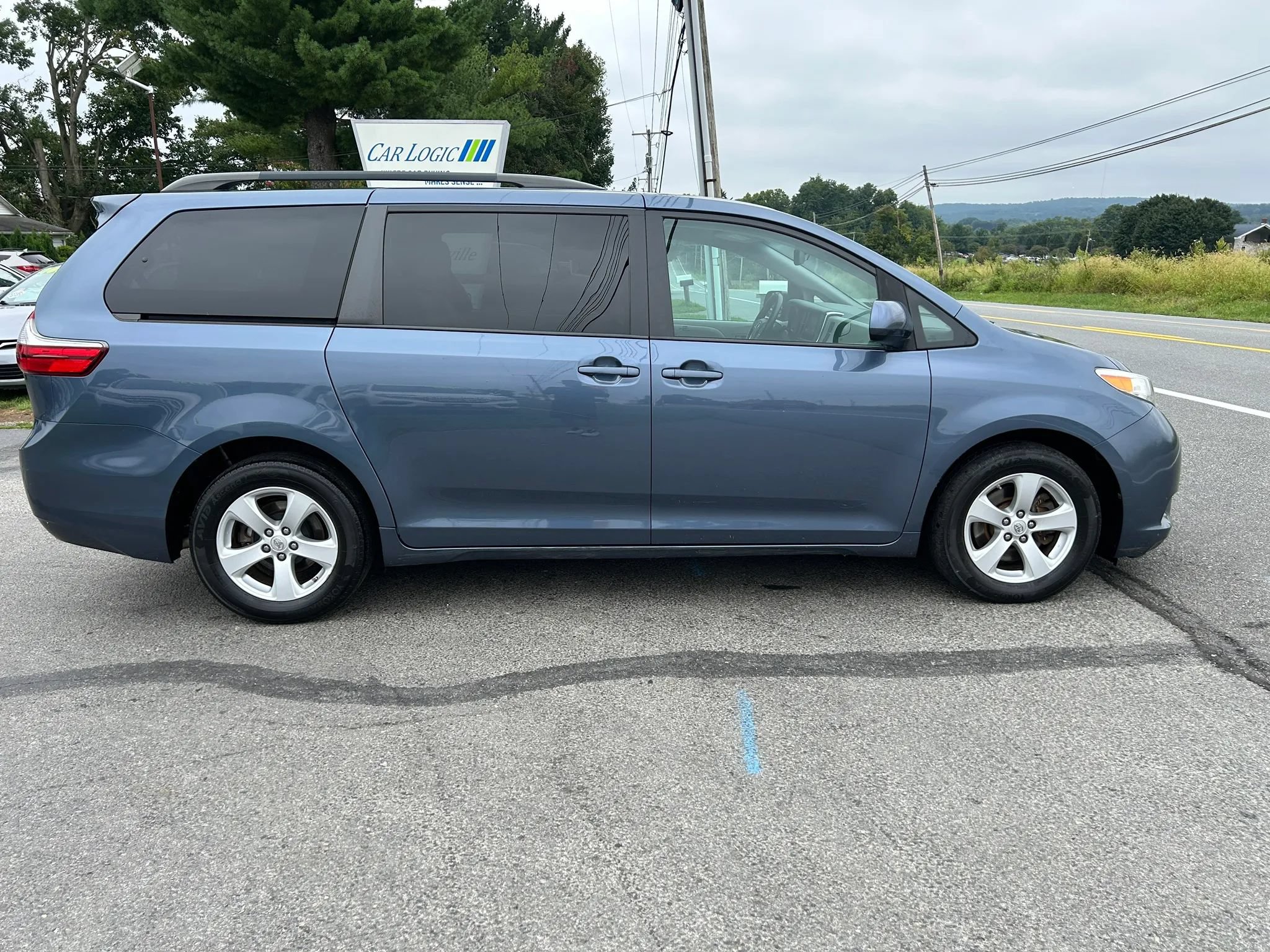 Used 2017 Toyota Sienna LE FWD image 10