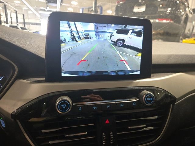 Used 2021 Ford Escape SE w/ SE Sport Appearance Package image 16