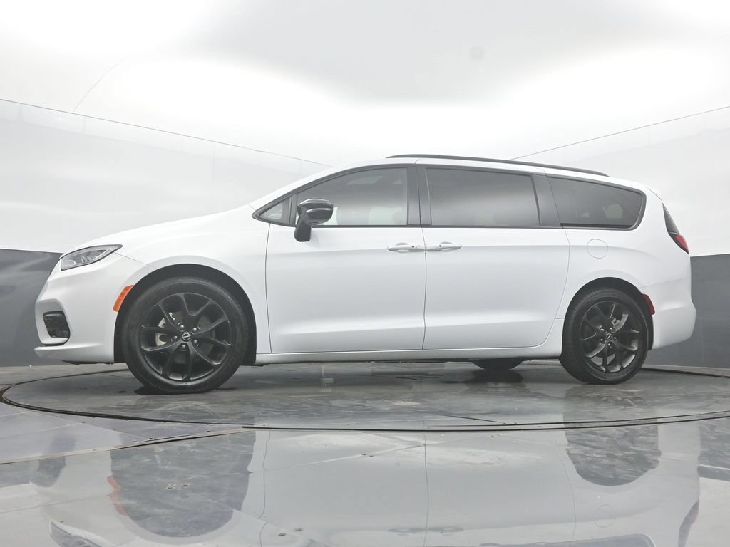 Used 2025 Chrysler Pacifica Limited FWD image 51