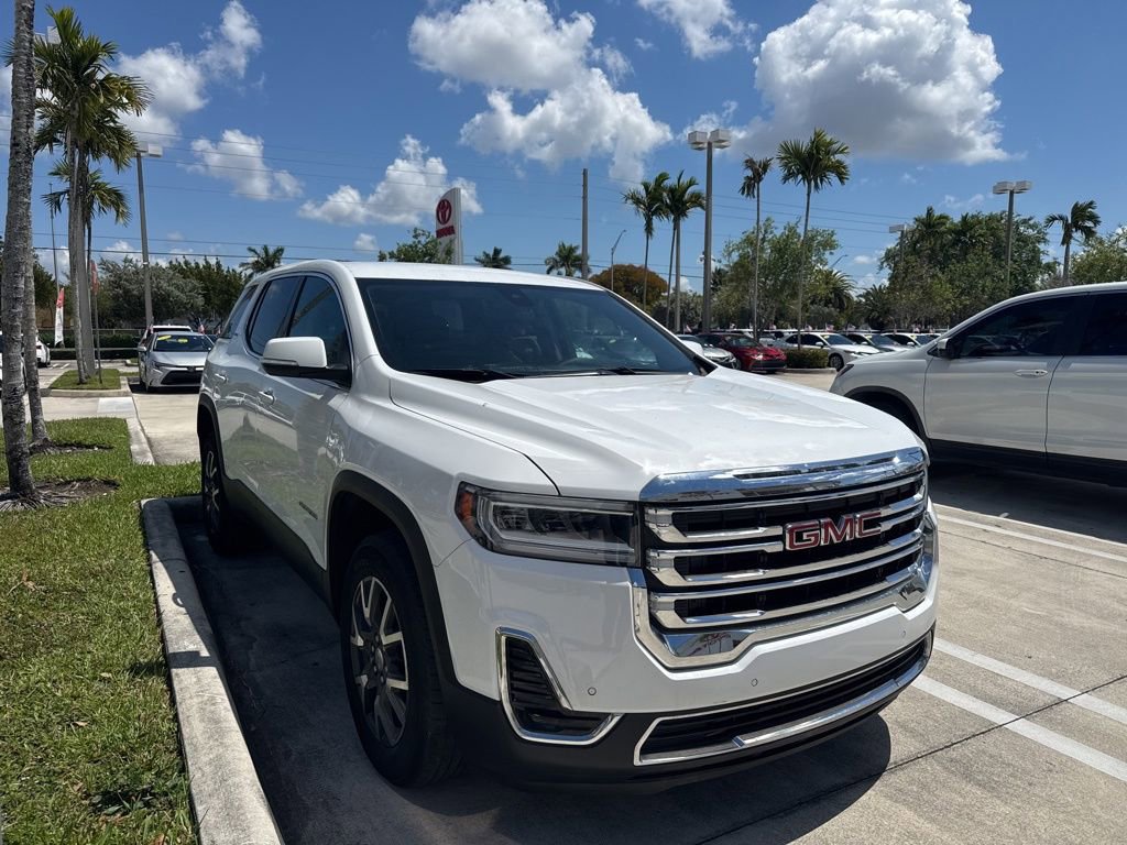 Used 2023 GMC Acadia SLE image 2