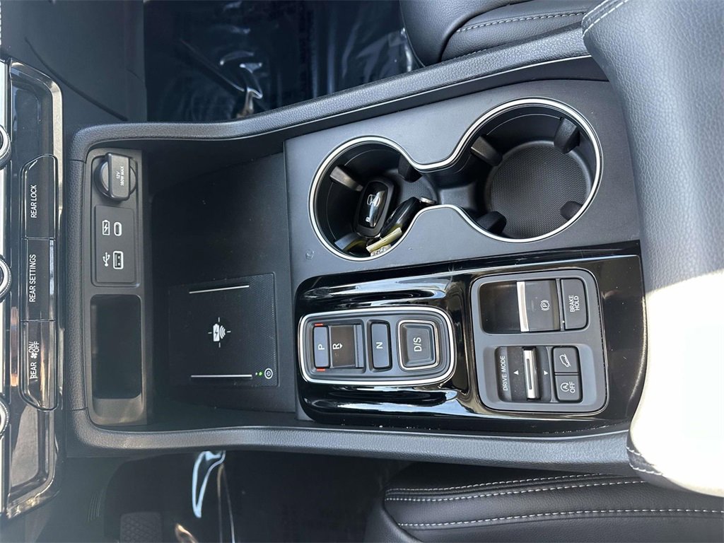 Certified 2025 Honda Pilot Touring image 18