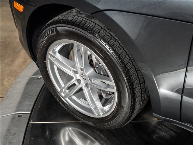 Certified 2025 Porsche Macan image 16