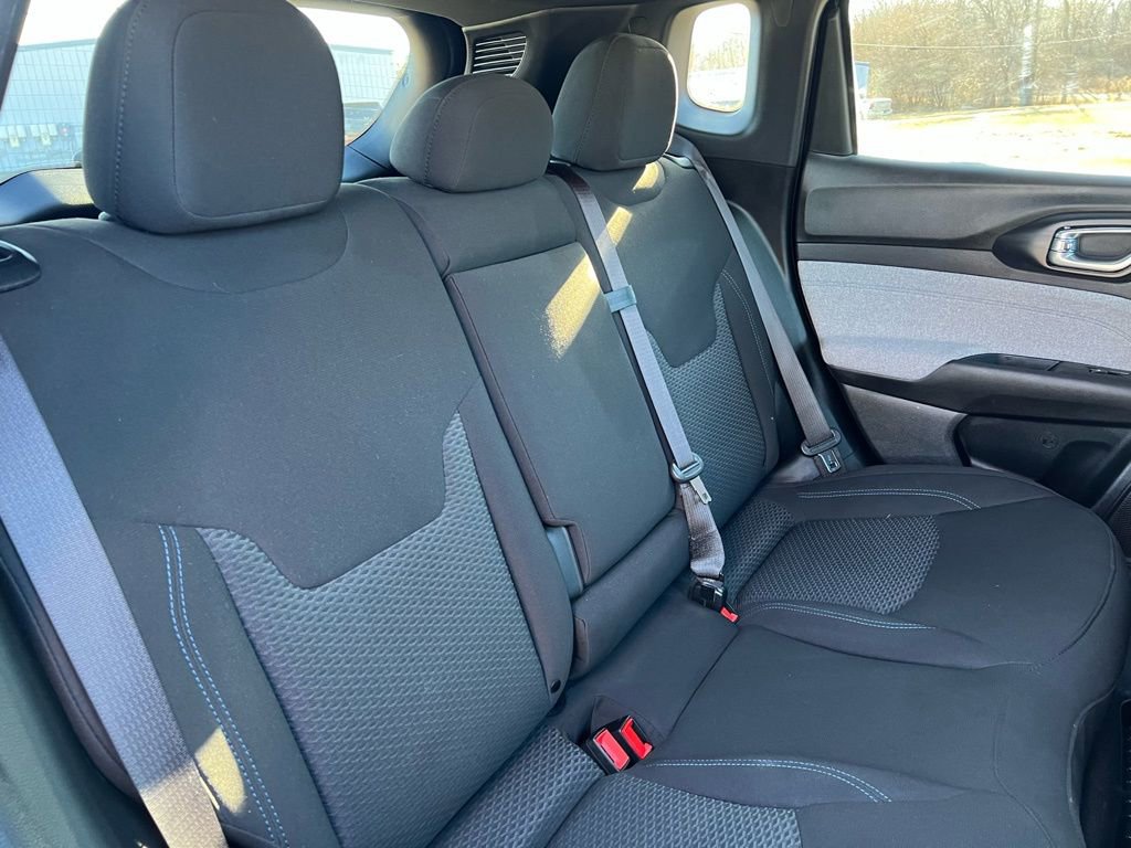 Used 2024 Jeep Compass Sport image 17