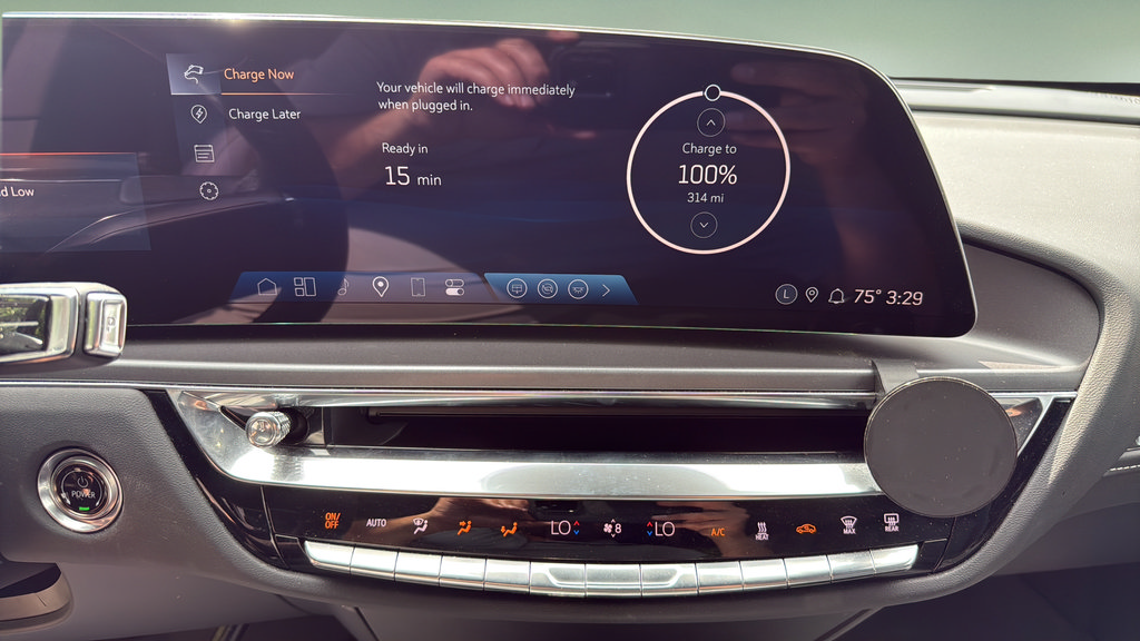 Certified 2024 Cadillac Lyriq Tech AWD/4WD image 34