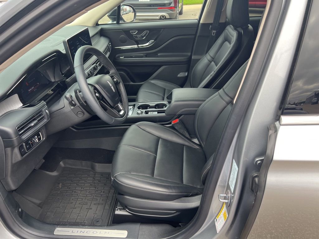 Used 2024 Lincoln Corsair AWD w/ Equipment Group 101A image 9