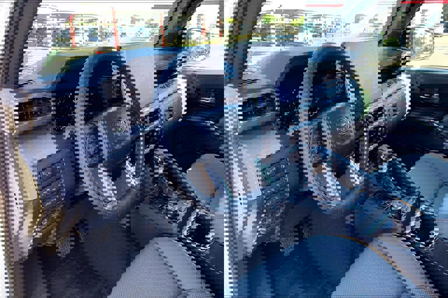 Used 2024 Toyota Tacoma 4x4 Double Cab Hybrid image 18