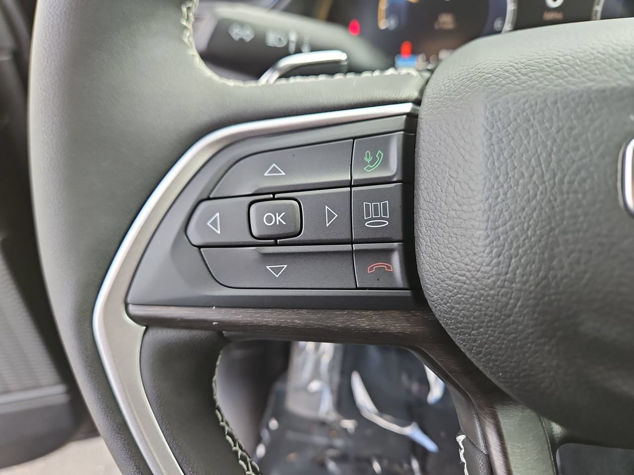 New 2026 Jeep Grand Cherokee Altitude AWD/4WD image 28