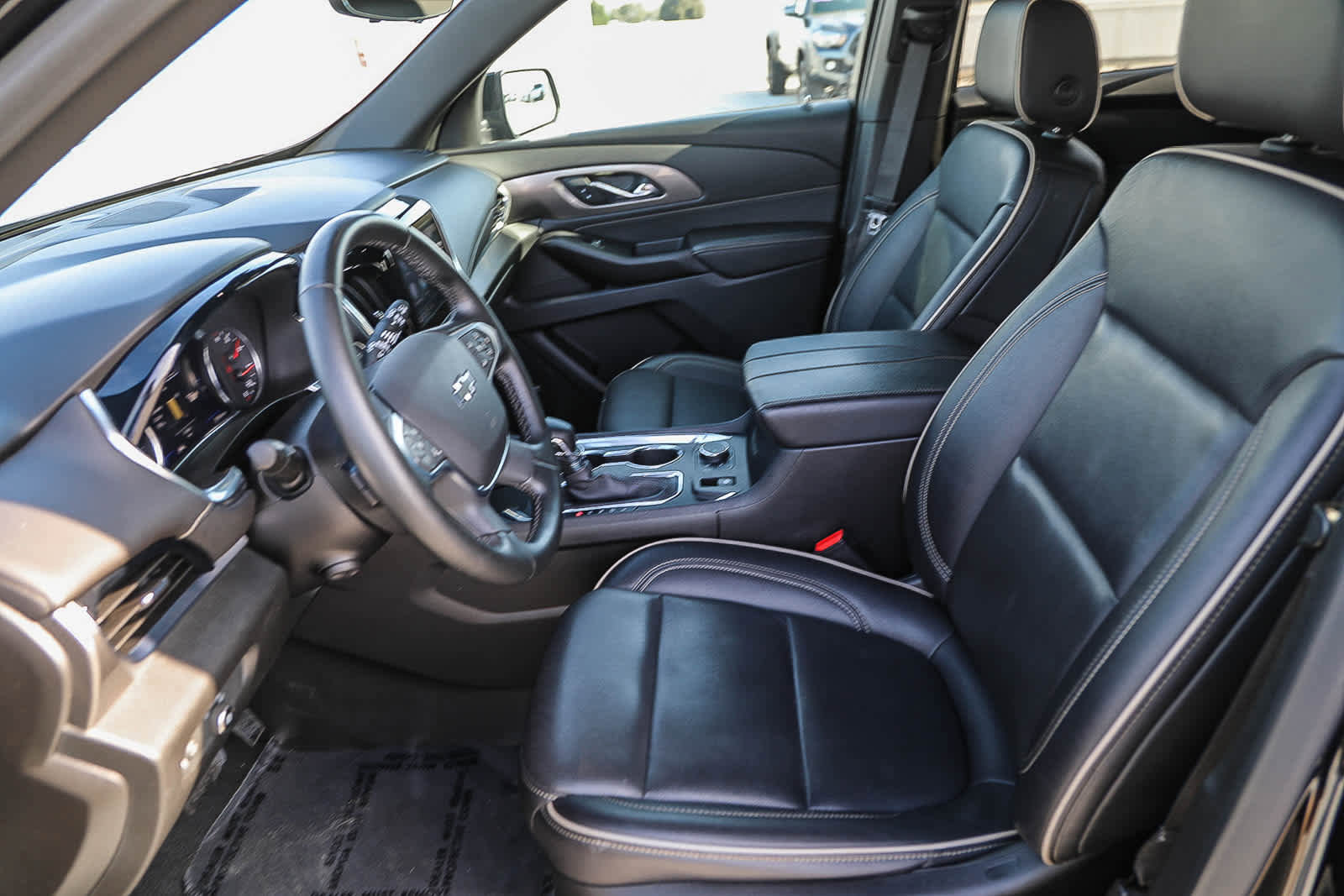 Used 2023 Chevrolet Traverse Premier w/ Redline Edition image 17