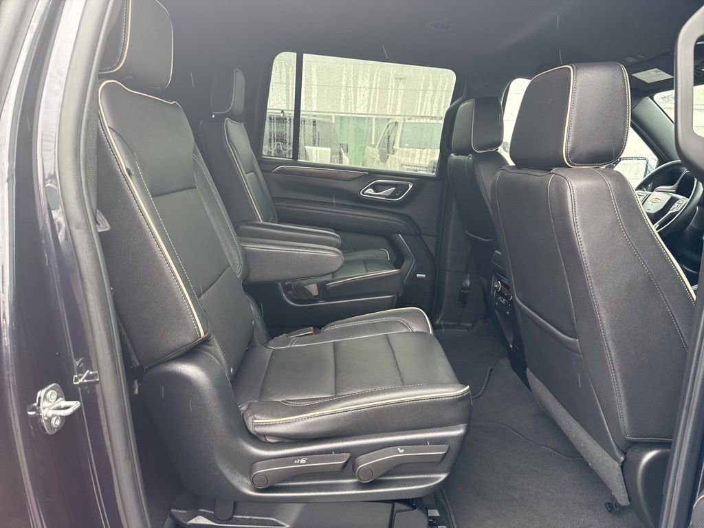 Used 2023 Chevrolet Suburban Premier image 27