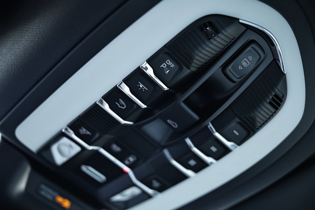 New 2026 Porsche Macan image 47