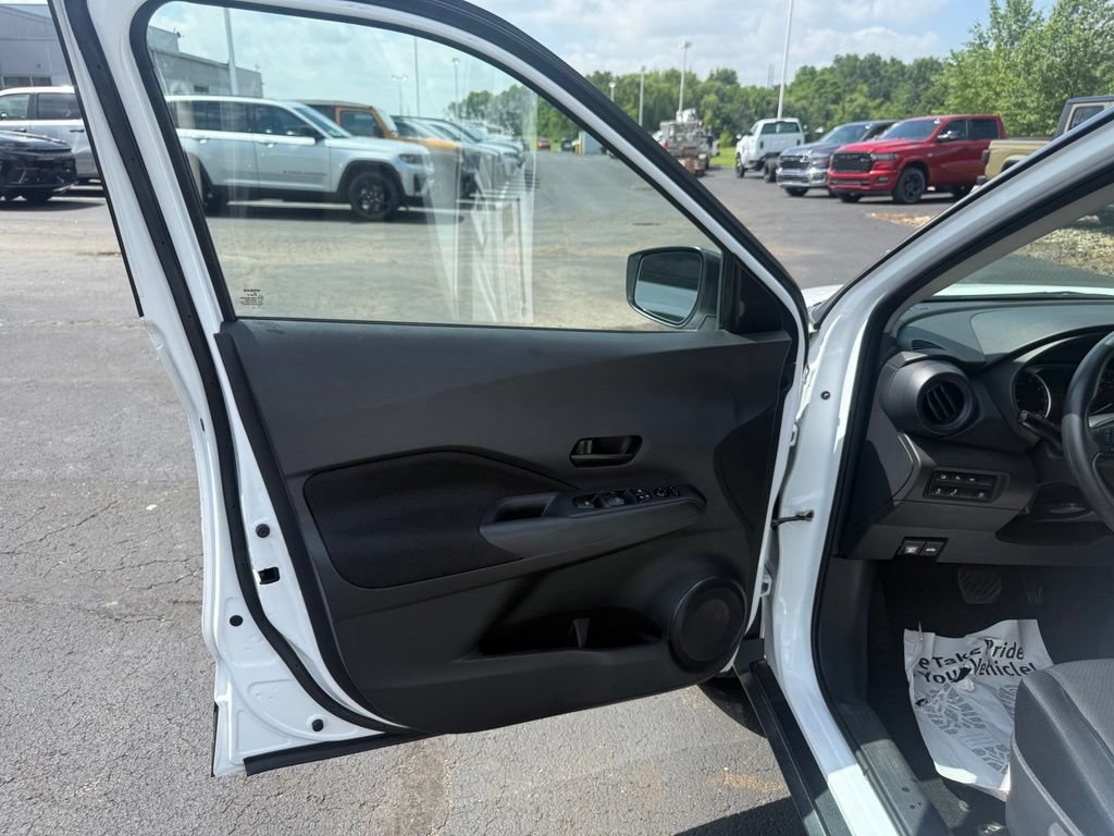 Used 2023 Nissan Kicks S FWD image 11