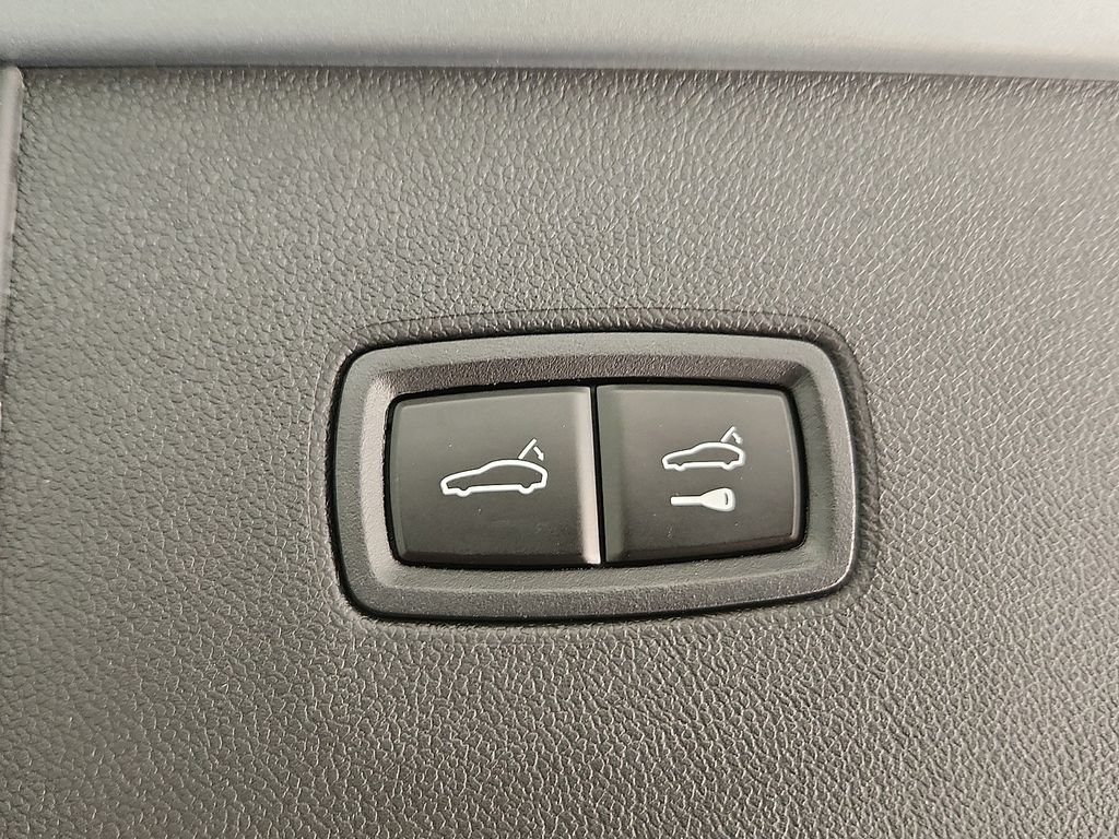 Certified 2025 Porsche Cayenne AWD/4WD image 30