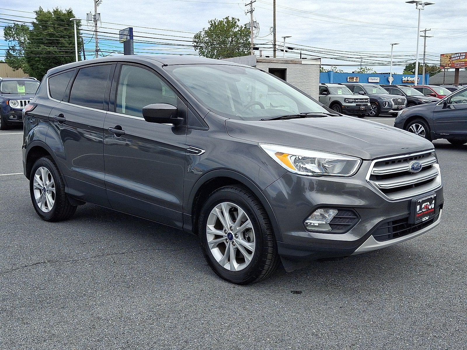 Used 2017 Ford Escape SE w/ SE Cold Weather Package AWD/4WD image 3