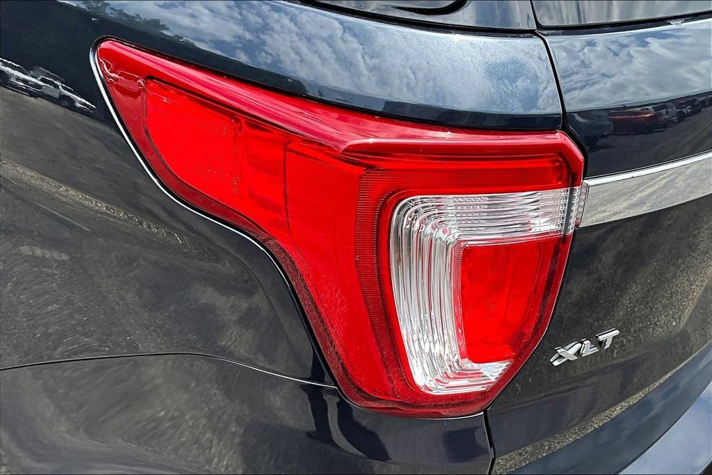 Used 2017 Ford Explorer XLT AWD/4WD image 24