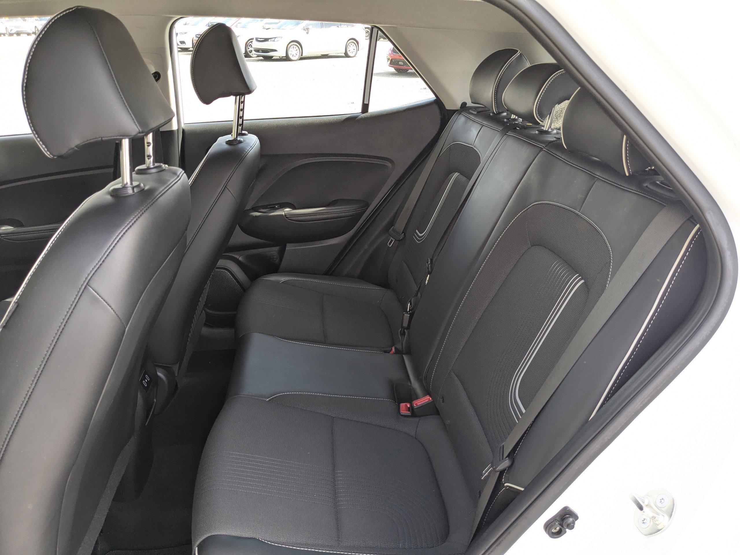 Used 2024 Hyundai Venue Limited image 13