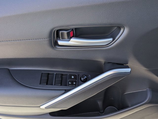 Used 2023 Toyota Corolla Cross XLE image 18