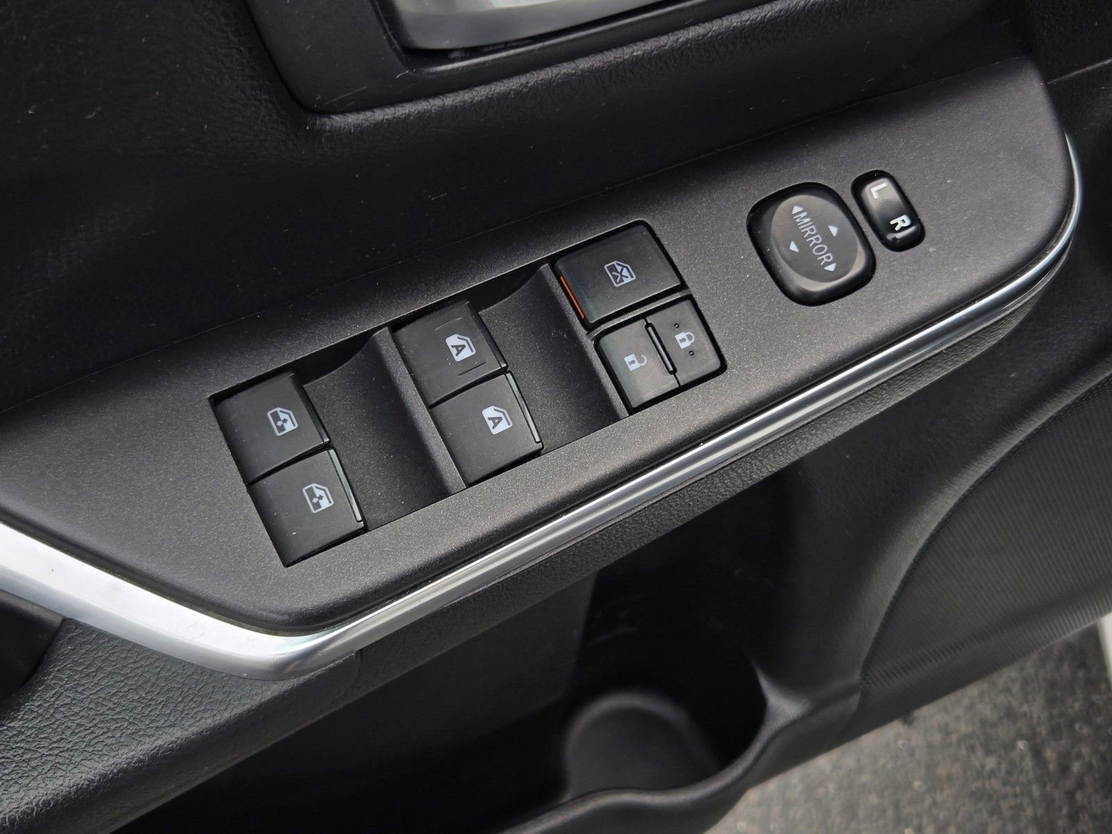 Used 2016 Toyota Camry SE image 10