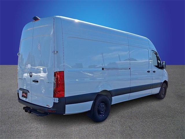 Used 2025 Mercedes-Benz Sprinter 2500 image 4