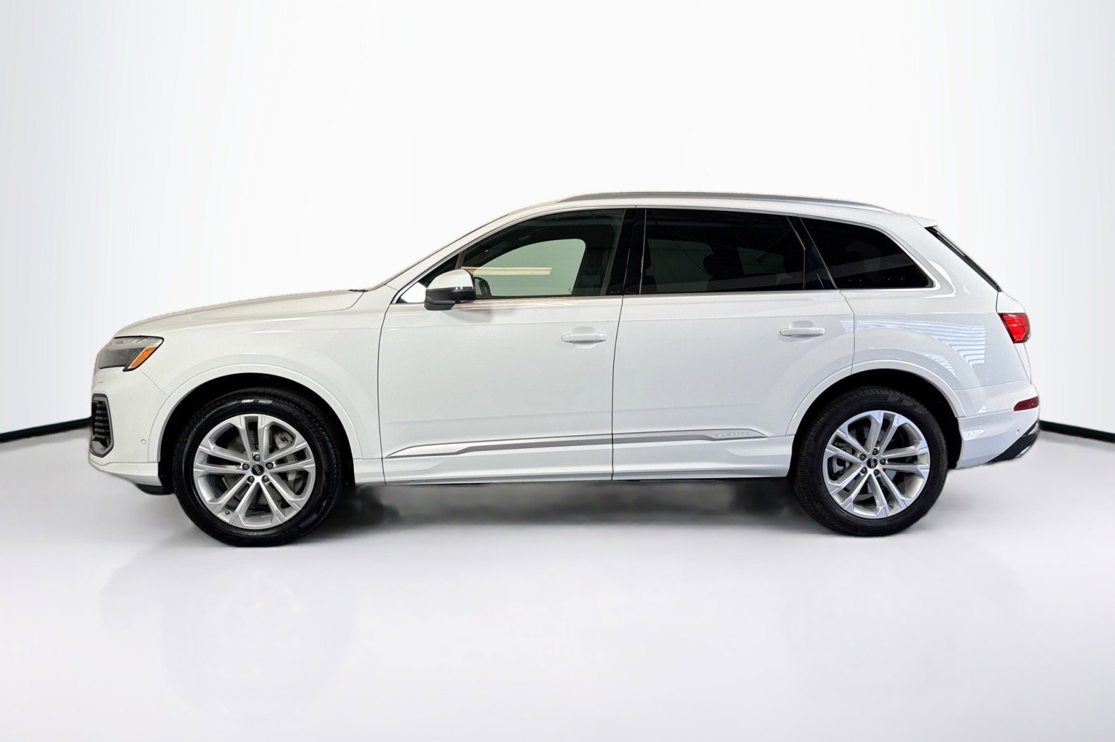 Used 2025 Audi Q7 Premium Plus image 8