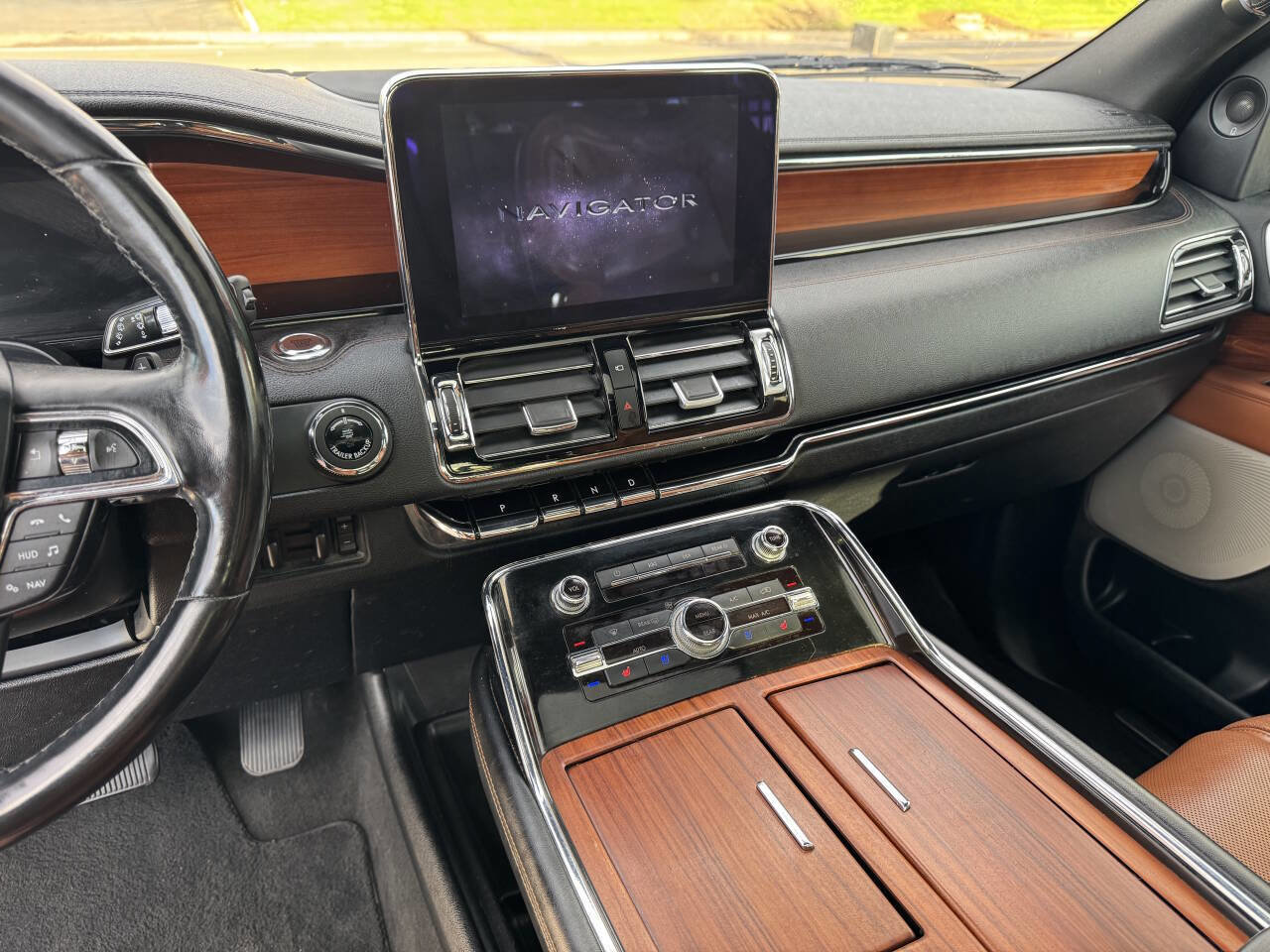 Used 2019 Lincoln Navigator L Reserve image 17