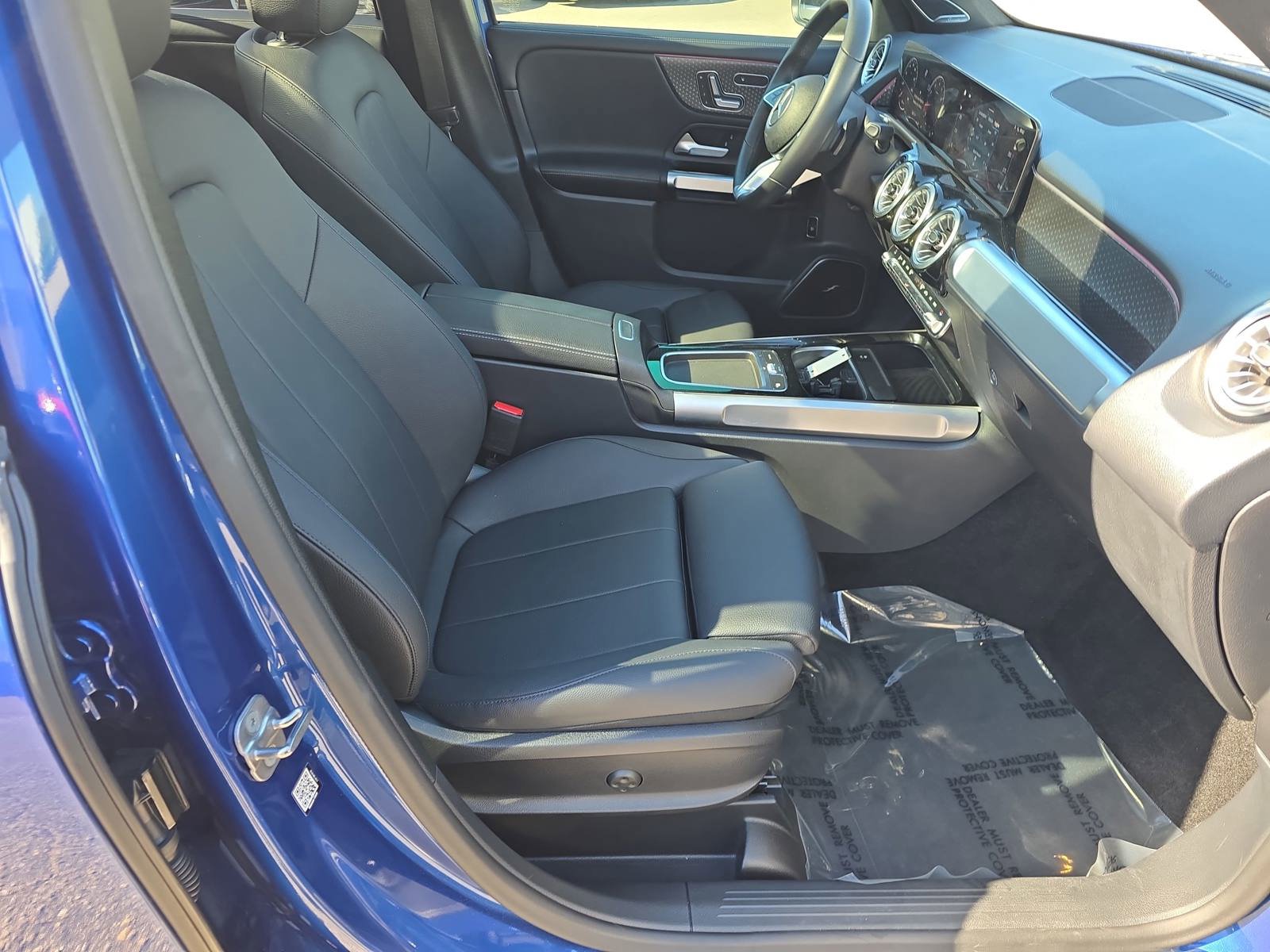Used 2024 Mercedes-Benz GLB 250 4MATIC image 10