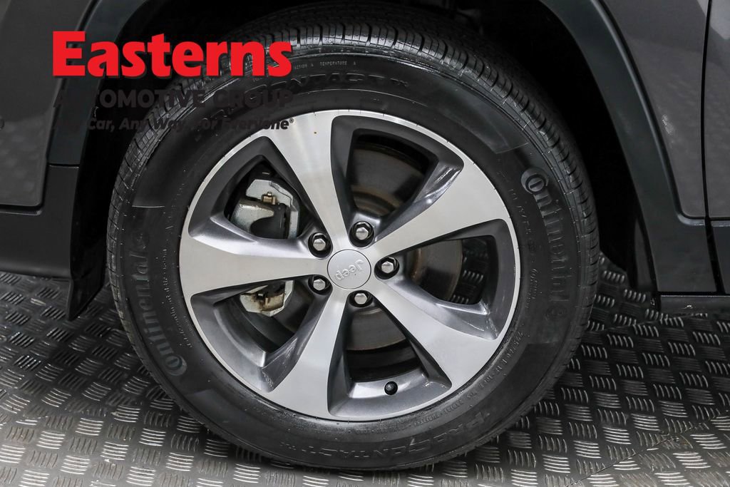 Used 2021 Jeep Cherokee Limited image 30