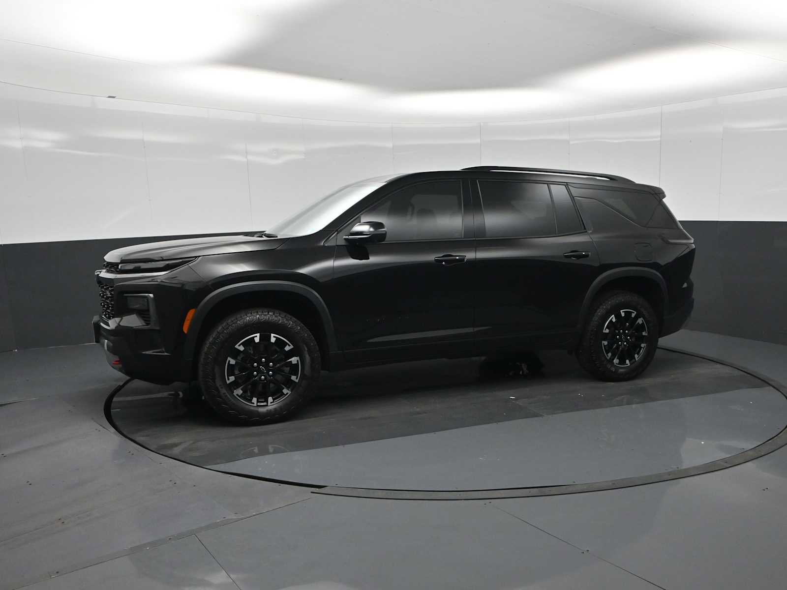 Used 2024 Chevrolet Traverse Z71 image 4