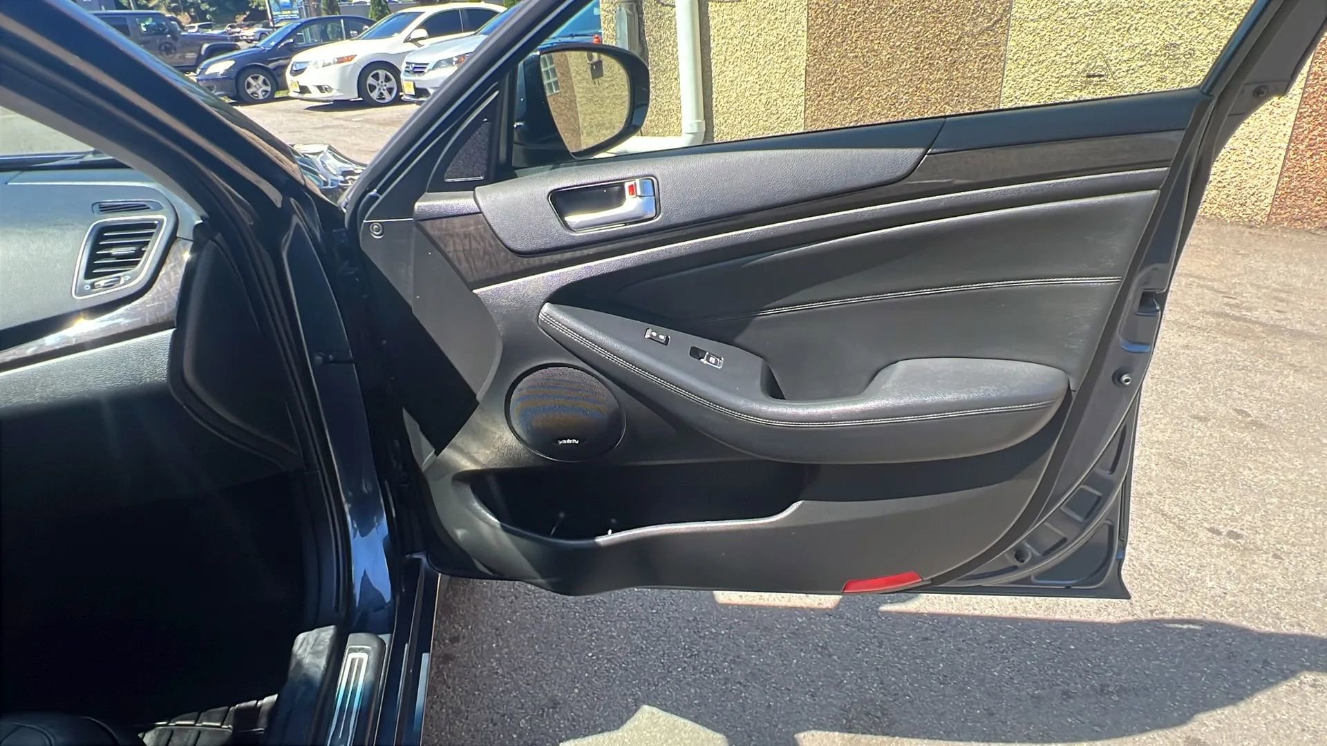 Used 2015 Kia Cadenza Premium image 30