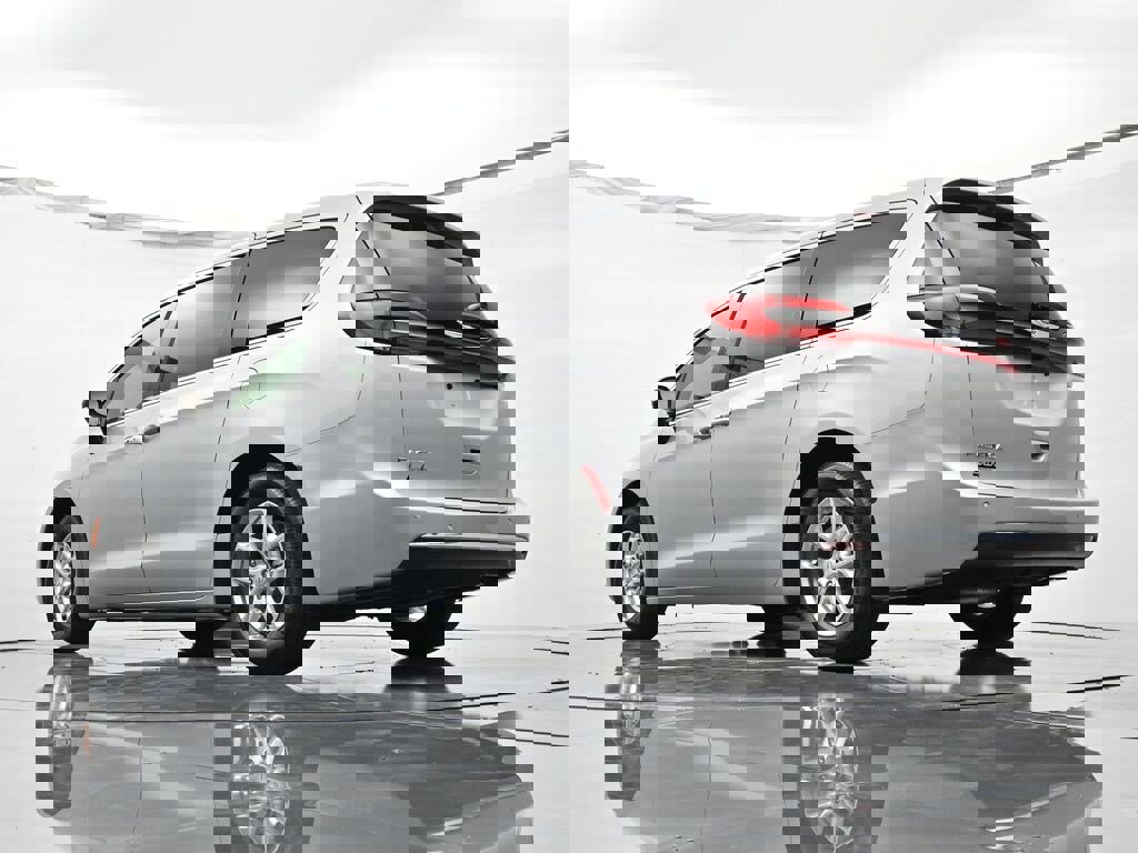 New 2026 Chrysler Pacifica Select image 24