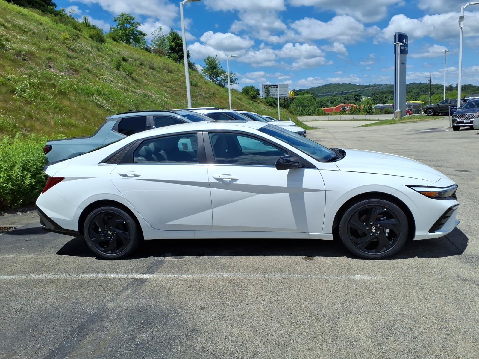 New 2026 Hyundai Elantra SEL Sport FWD image 2