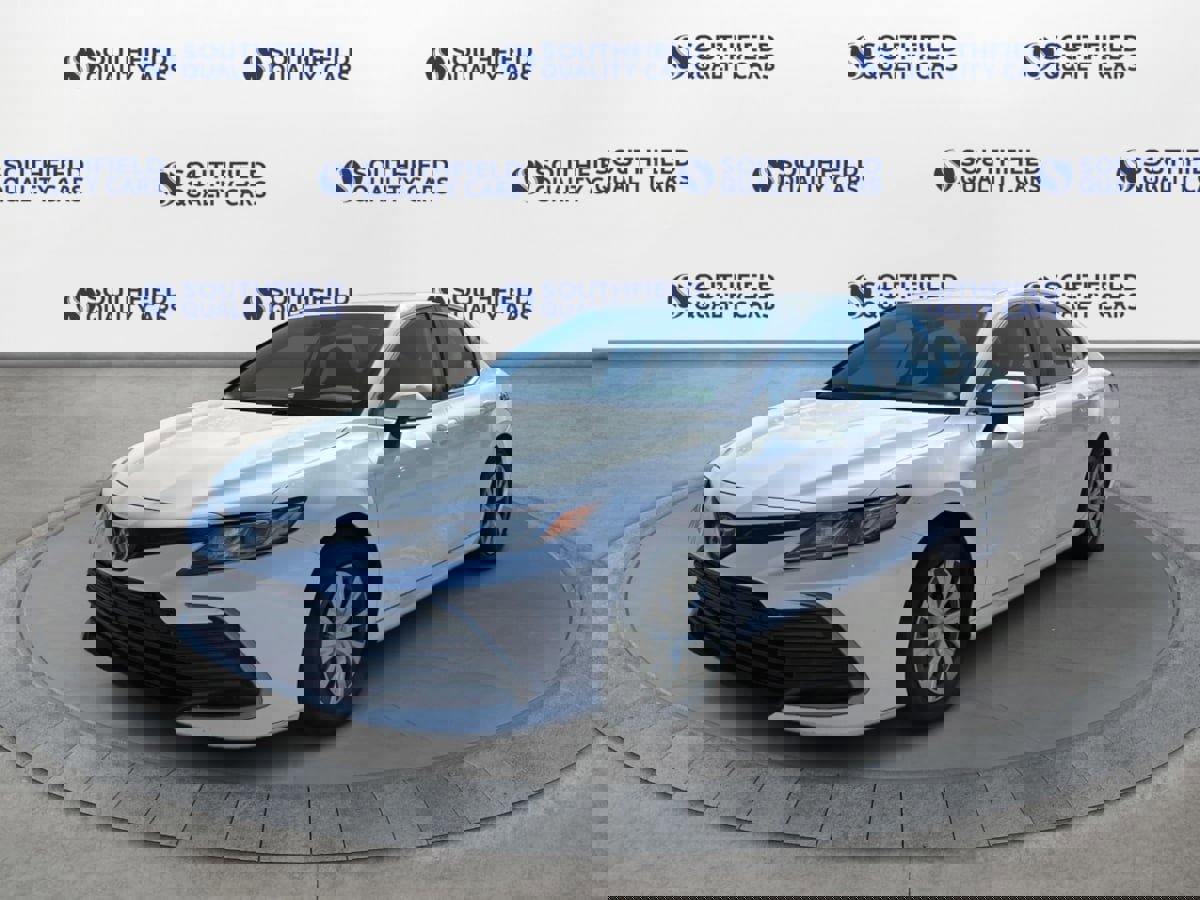 Used 2023 Toyota Camry LE image 2