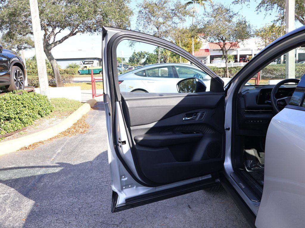 Used 2023 Nissan Ariya AWD image 23