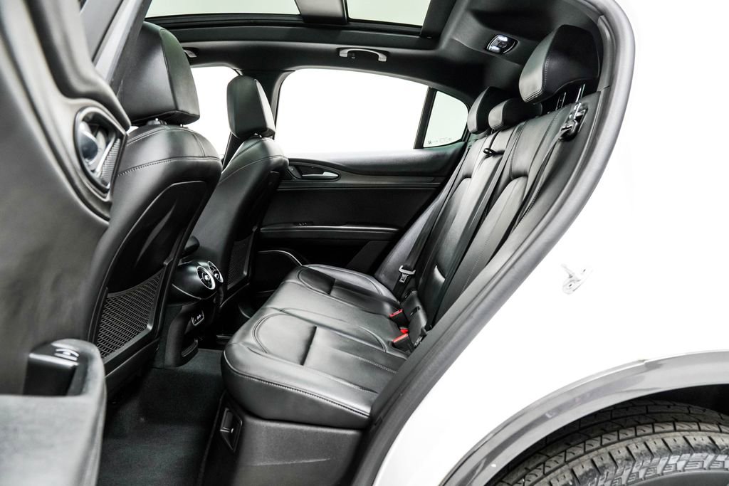 Used 2022 Alfa Romeo Stelvio Ti AWD/4WD image 15