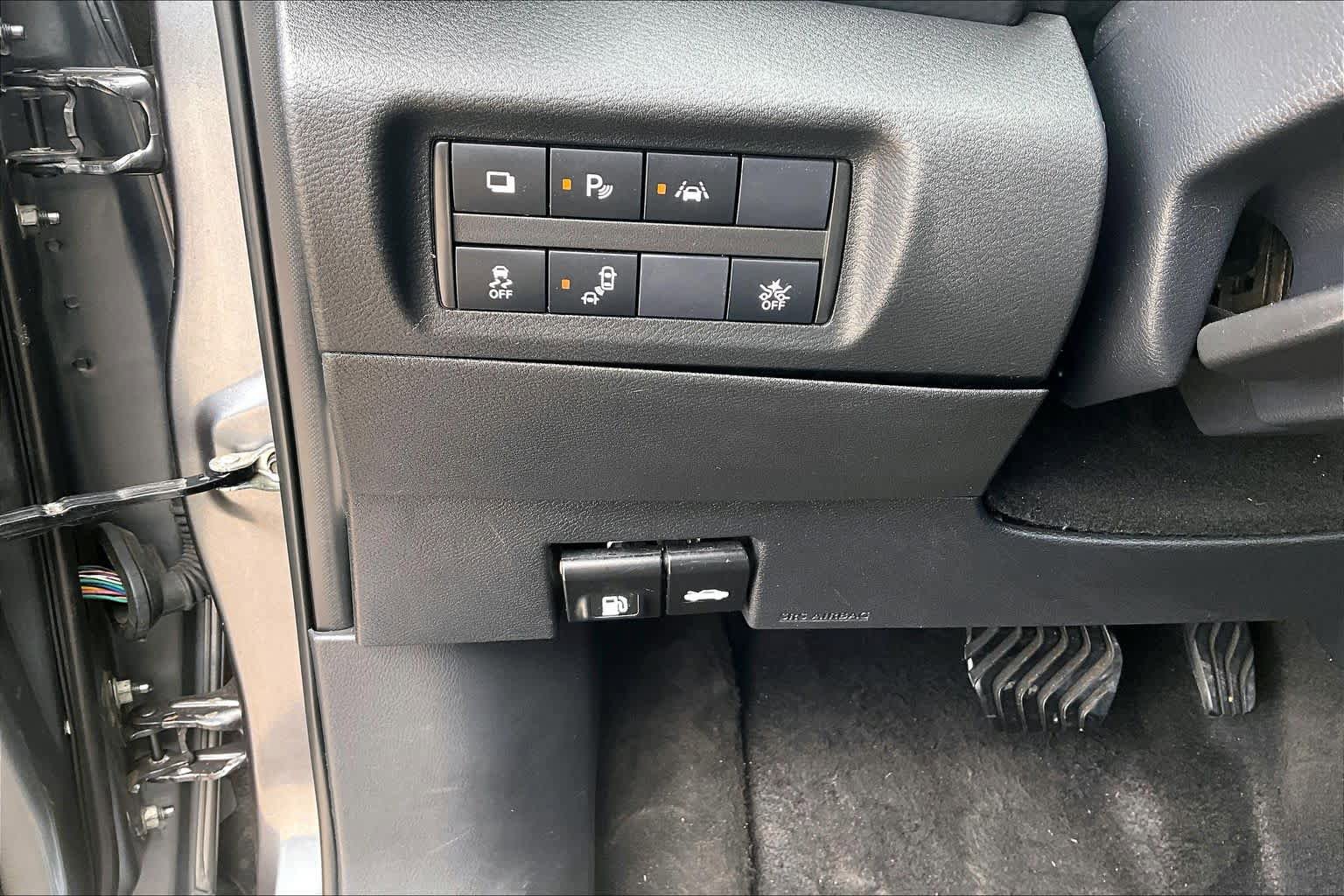 Used 2023 Nissan Kicks S FWD image 32