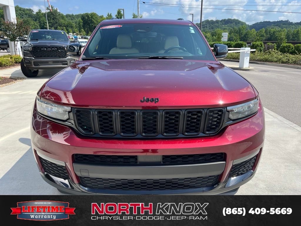 Used 2024 Jeep Grand Cherokee L Limited w/ Black Appearance Package AWD/4WD image 31