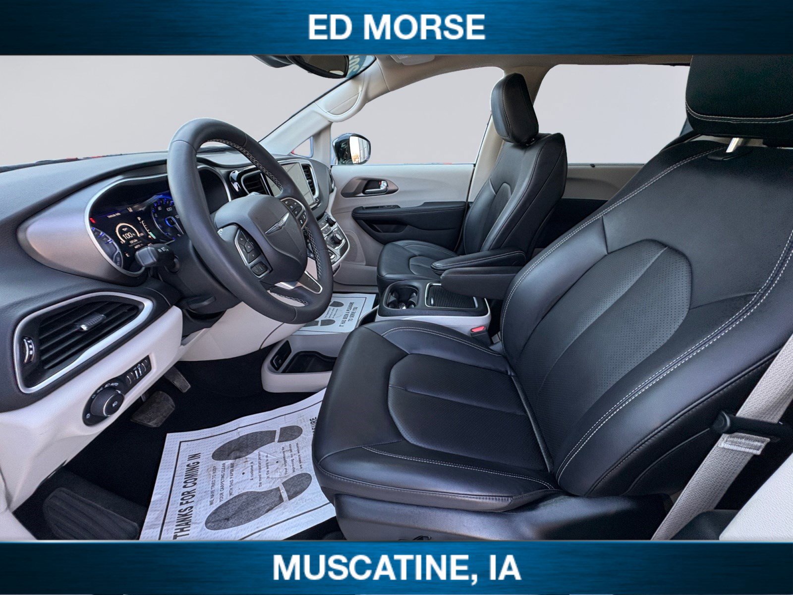 Used 2024 Chrysler Pacifica Touring-L FWD image 9