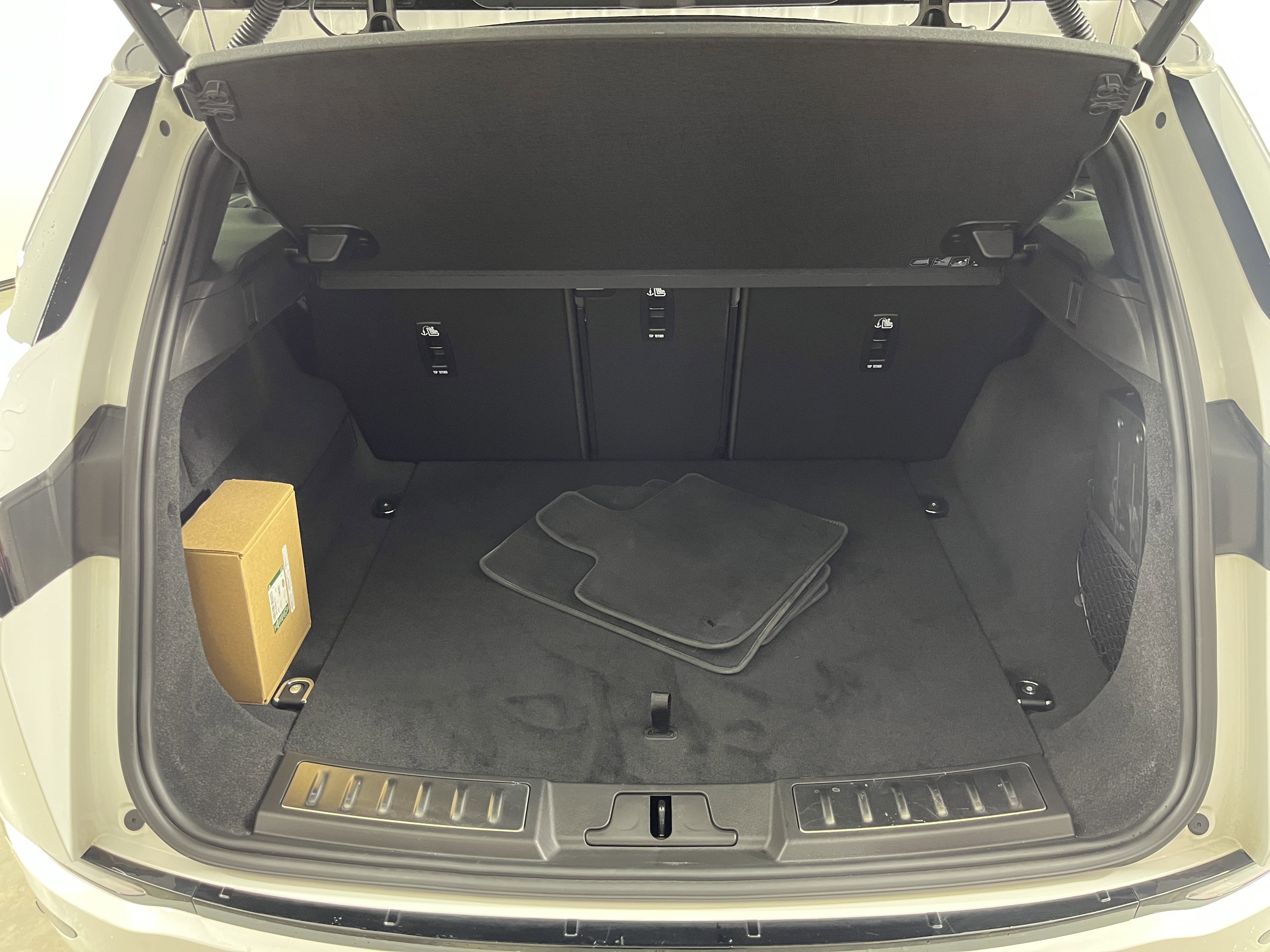 Used 2023 Land Rover Range Rover Evoque R-Dynamic SE image 28