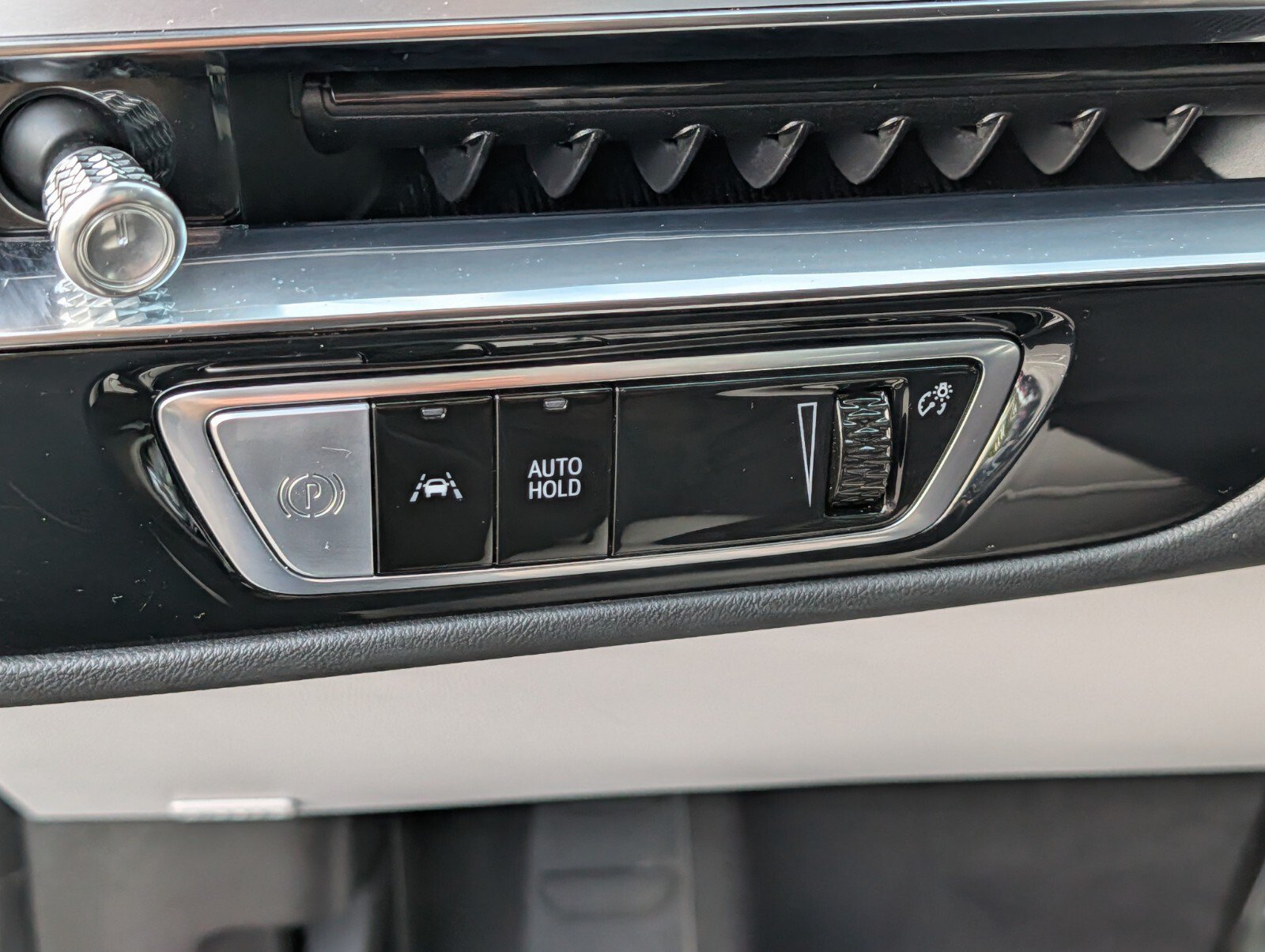 Used 2024 Cadillac Lyriq Sport AWD/4WD image 15