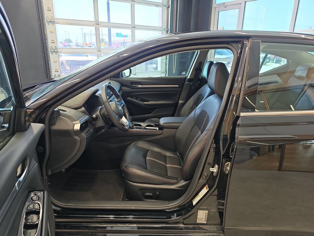 Used 2024 Nissan Altima 2.5 SR FWD image 13