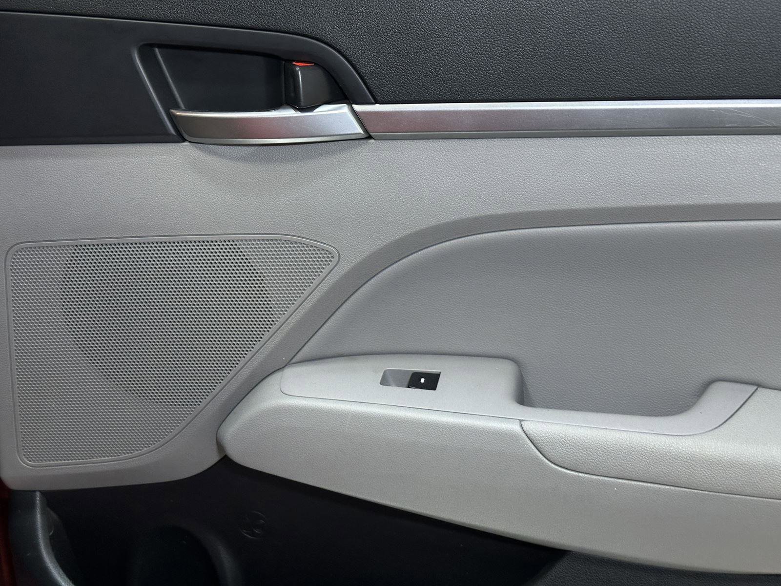 Used 2019 Hyundai Elantra Limited image 35