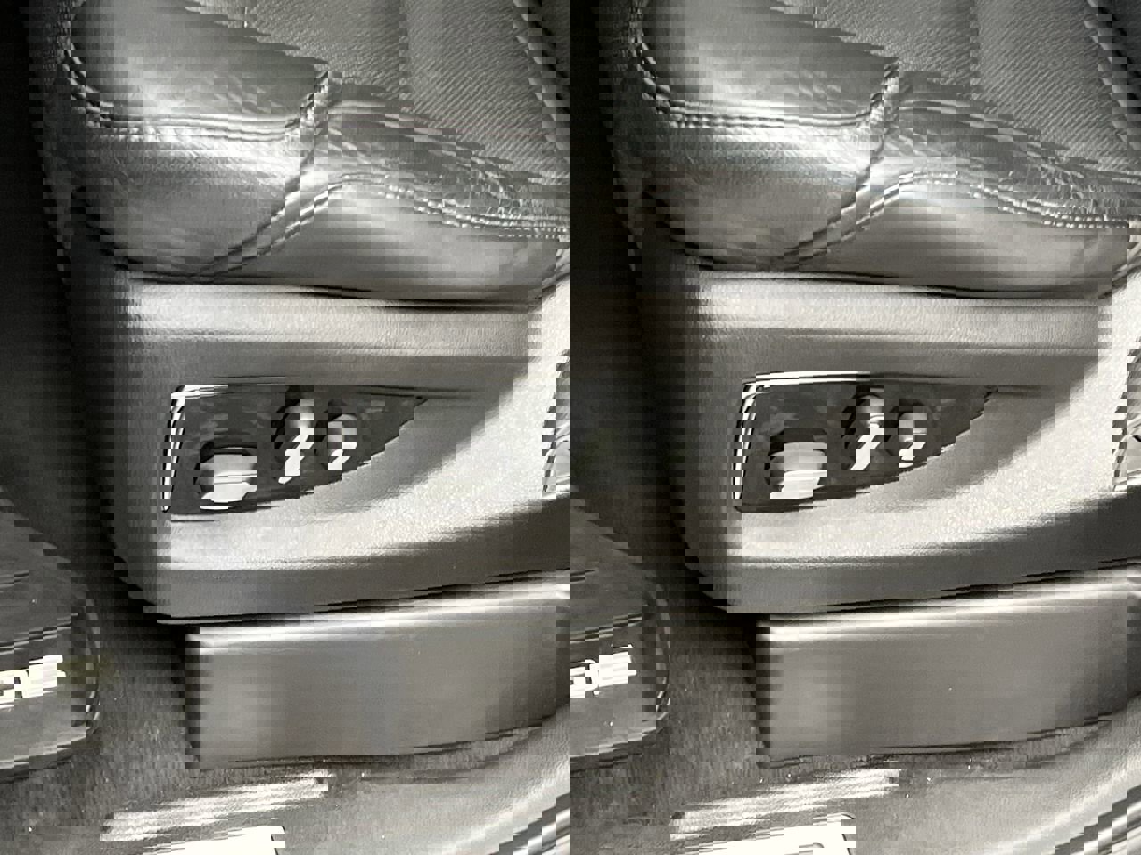 Used 2019 Cadillac Escalade ESV Premium Luxury image 12