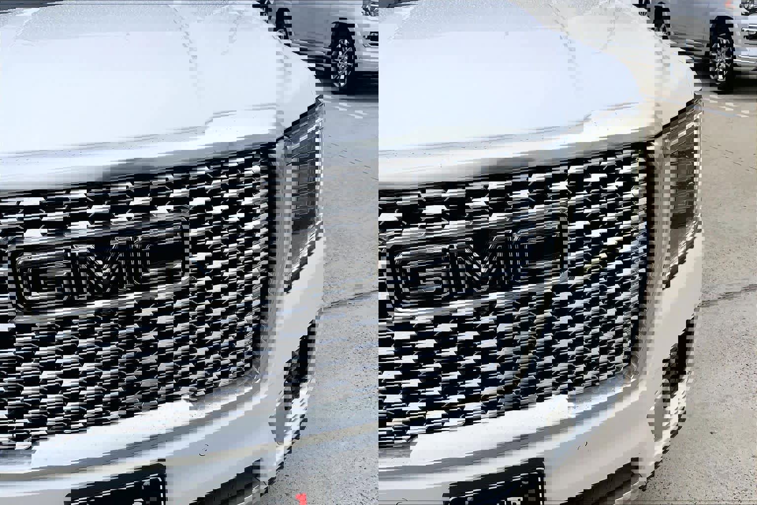 Used 2022 GMC Yukon Denali w/ Denali Premium Package image 30