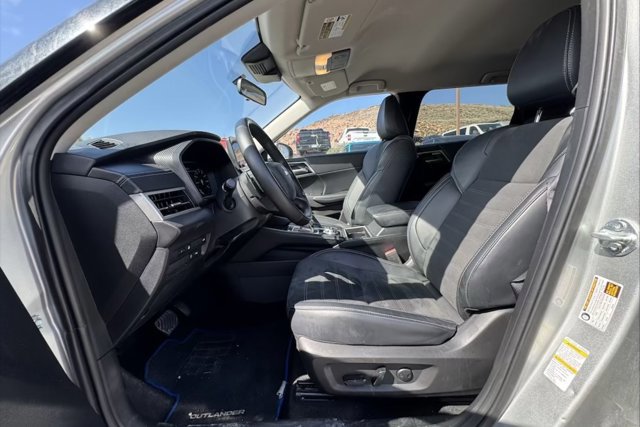 Used 2024 Mitsubishi Outlander 4WD Plug-In Hybrid image 9