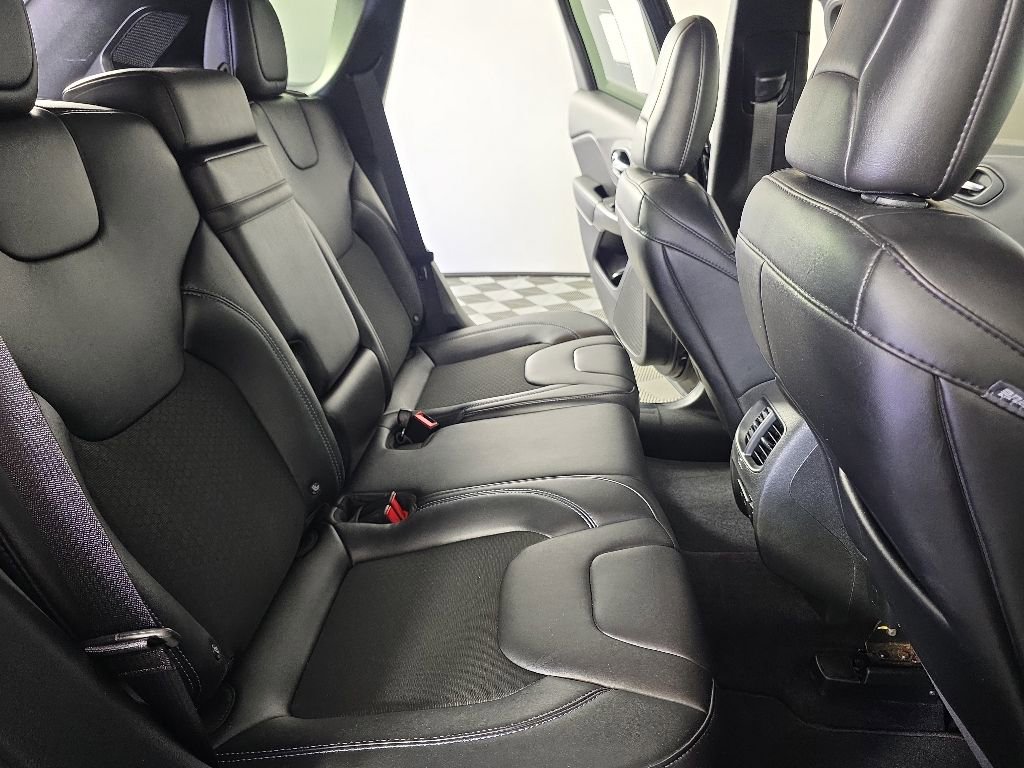 Used 2019 Jeep Cherokee Latitude Plus w/ Comfort/Convenience Group AWD/4WD image 35